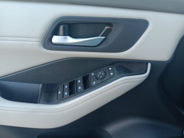 2026 Nissan Rogue SV photo 11