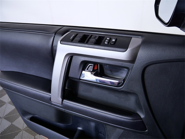 2018 Toyota 4Runner SR5 photo 23