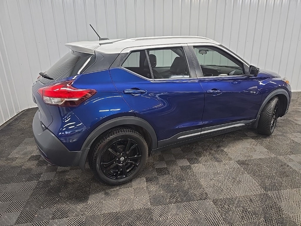 2019 Nissan Kicks SR photo 3