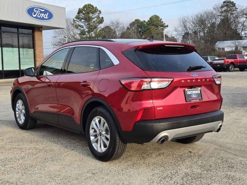 2022 Ford Escape SE photo 4