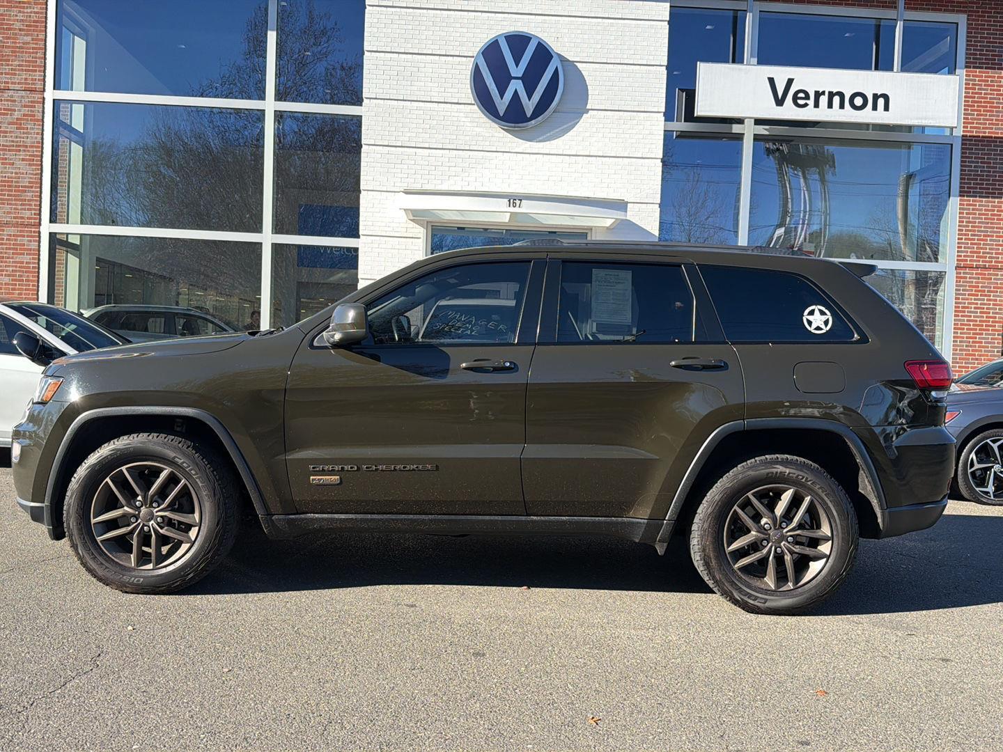 2016 Jeep Grand Cherokee Laredo photo 2