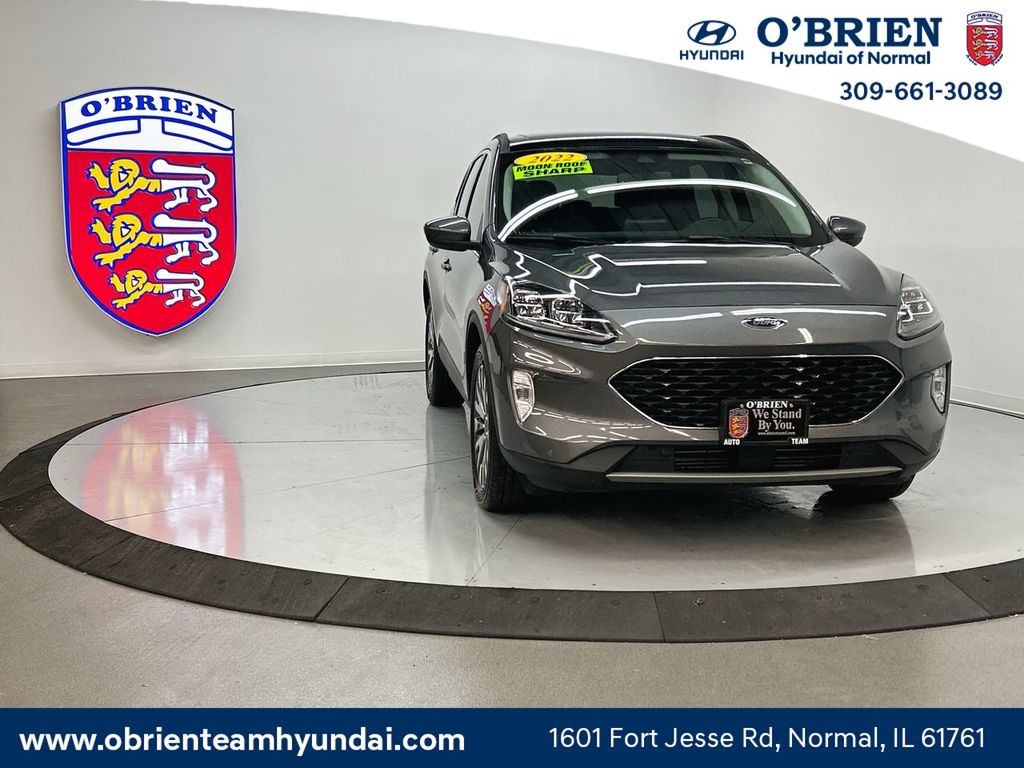 2022 Ford Escape Titanium's photo