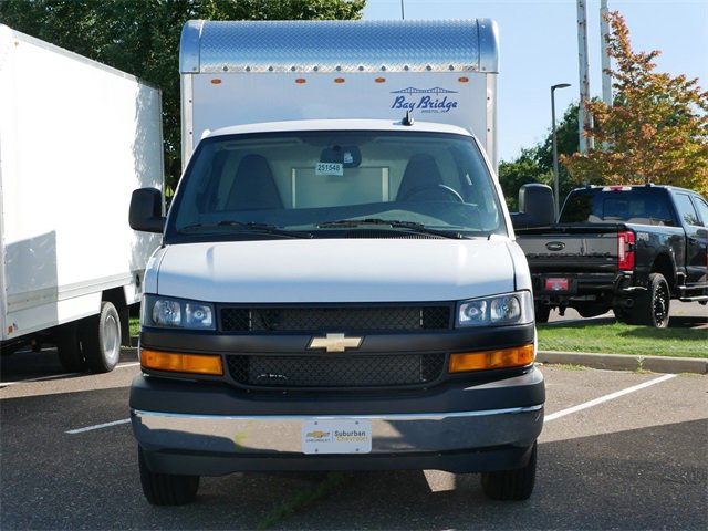 2025 Chevrolet Express Cutaway 3500 photo 2