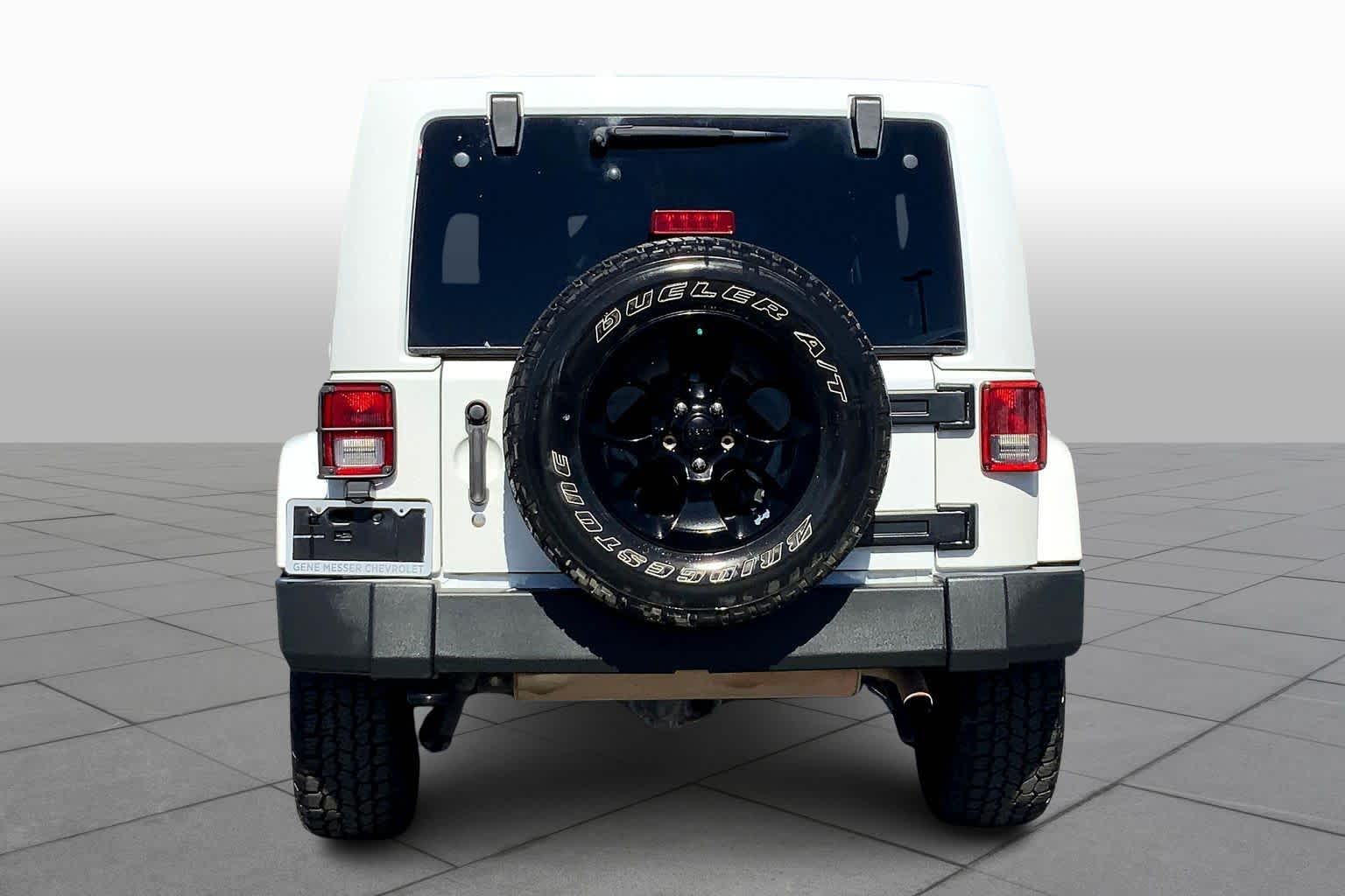 2015 Jeep Wrangler Unlimited Altitude photo 4