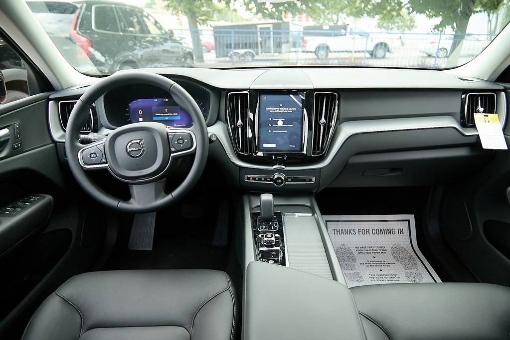 2025 VOLVO XC60 - Image 20