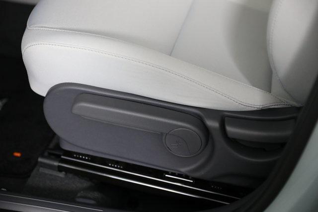 2026 Hyundai Kona SE photo 13
