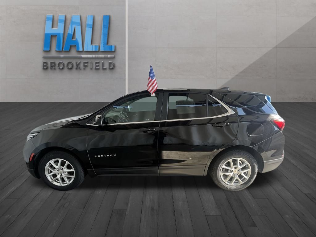 2022 Chevrolet Equinox LT photo 2