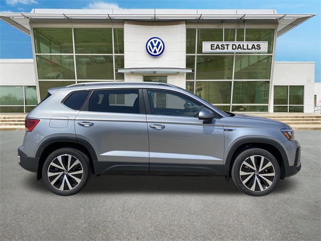 2024 Volkswagen Taos SE photo 2