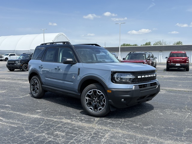 2025 Ford Bronco Sport Outer Banks photo 2