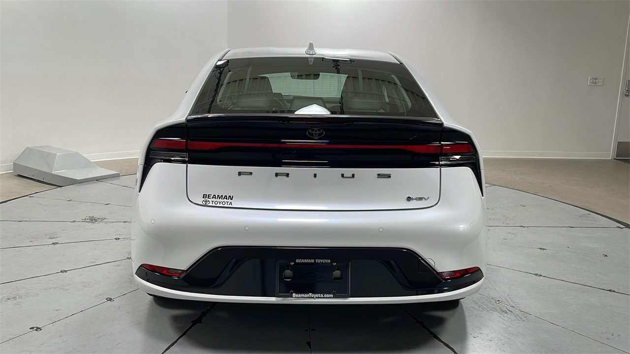 2025 Toyota Prius XLE photo 4