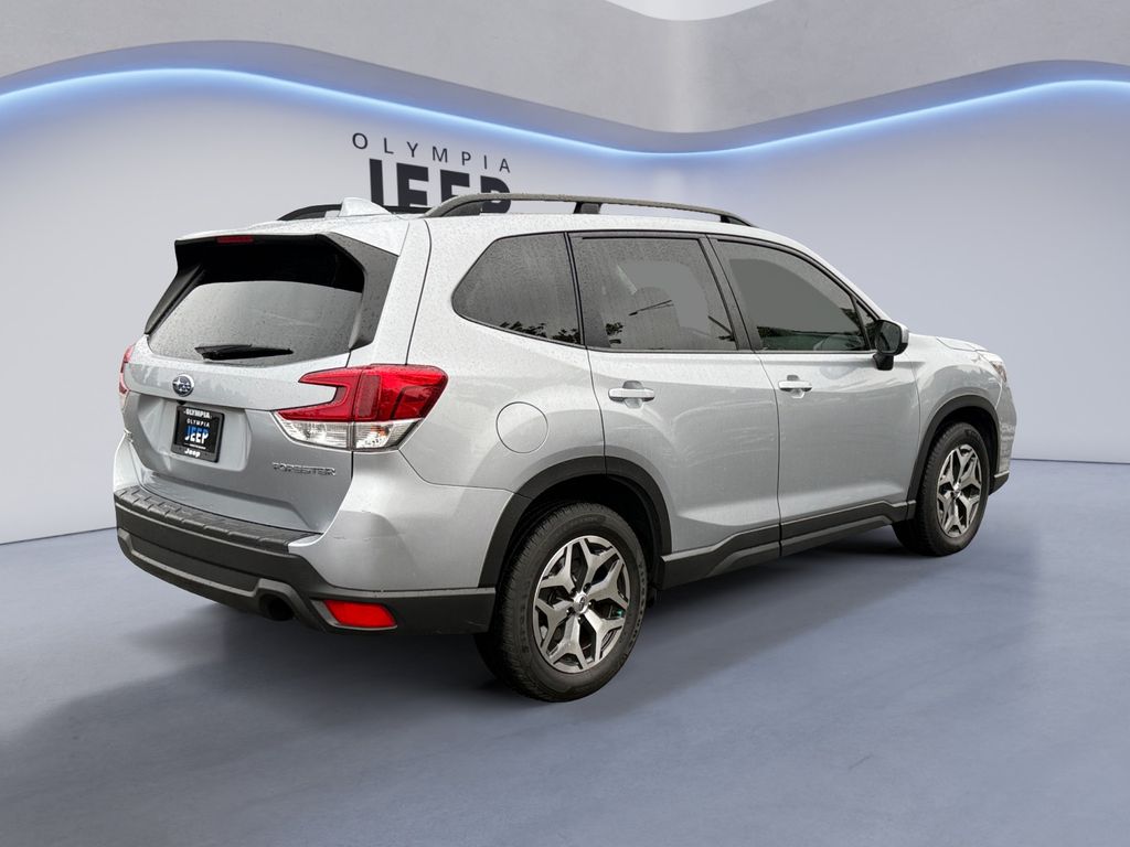 2021 Subaru Forester Premium photo 4