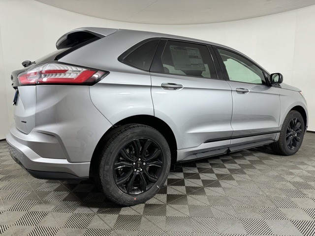2023 Ford Edge SE photo 3