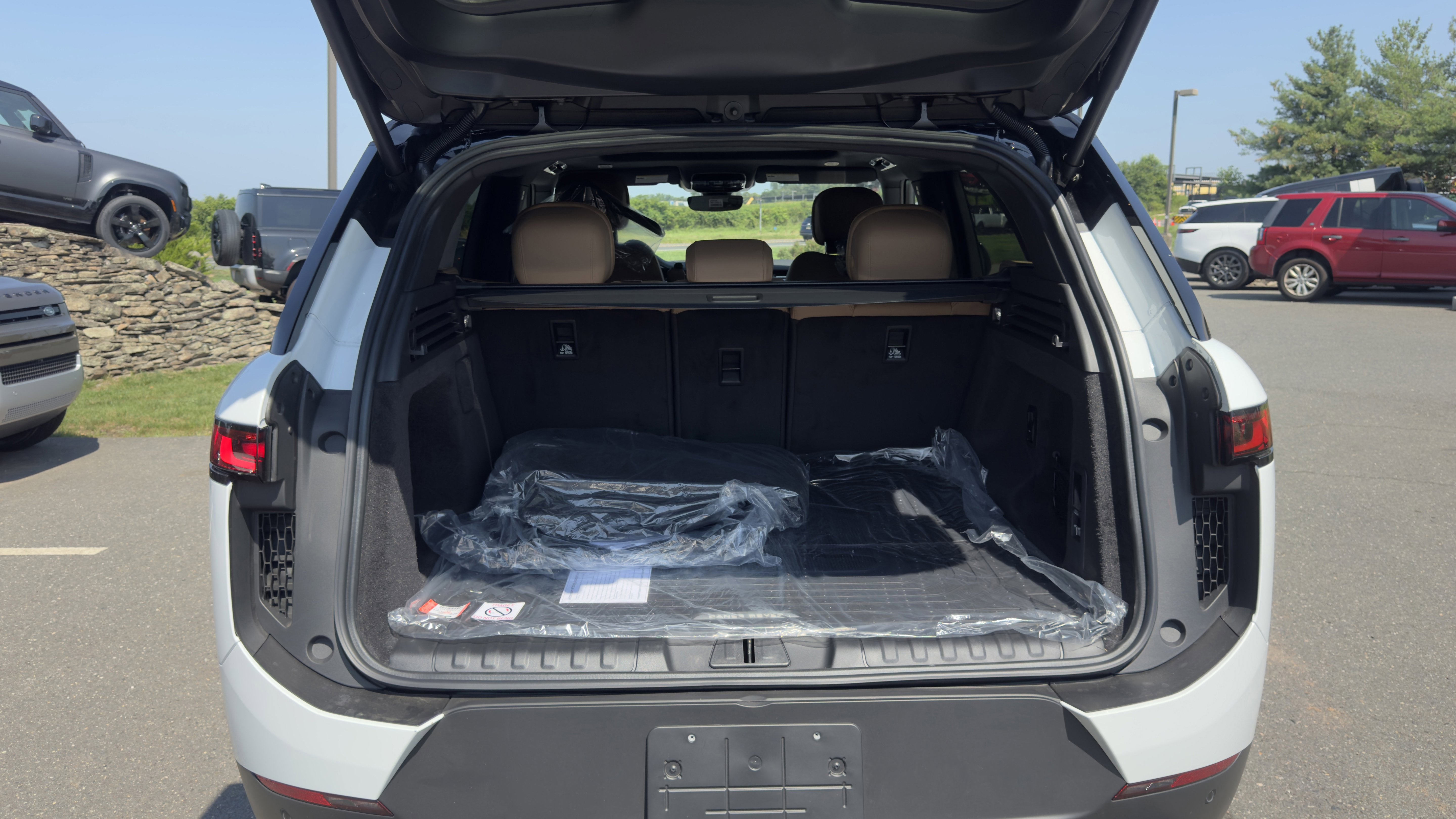 2025 Land Rover Range Rover Sport SE photo 9
