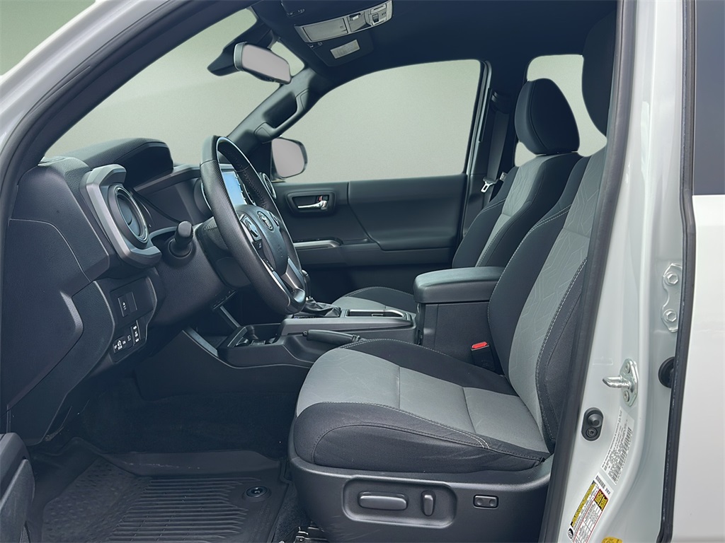 2021 Toyota Tacoma TRD Sport V6 photo 3