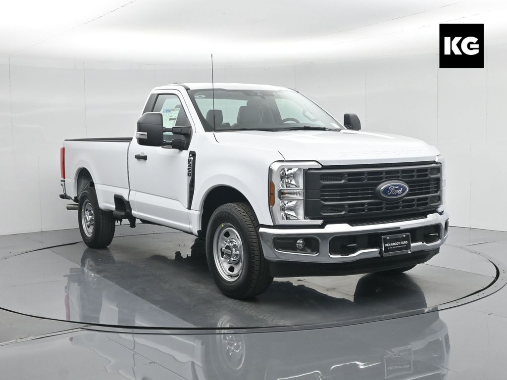 2026 Ford F-350 Super Duty XL's photo