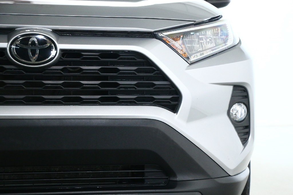 2021 Toyota RAV4 XLE photo 6