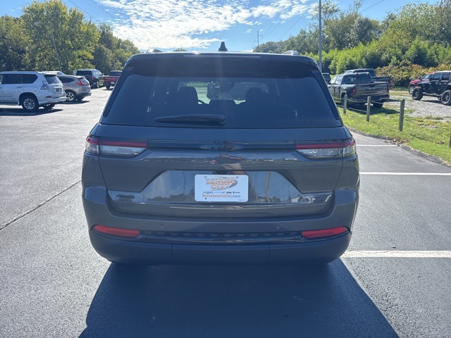 2025 Jeep Grand Cherokee Laredo X Altitude photo 6