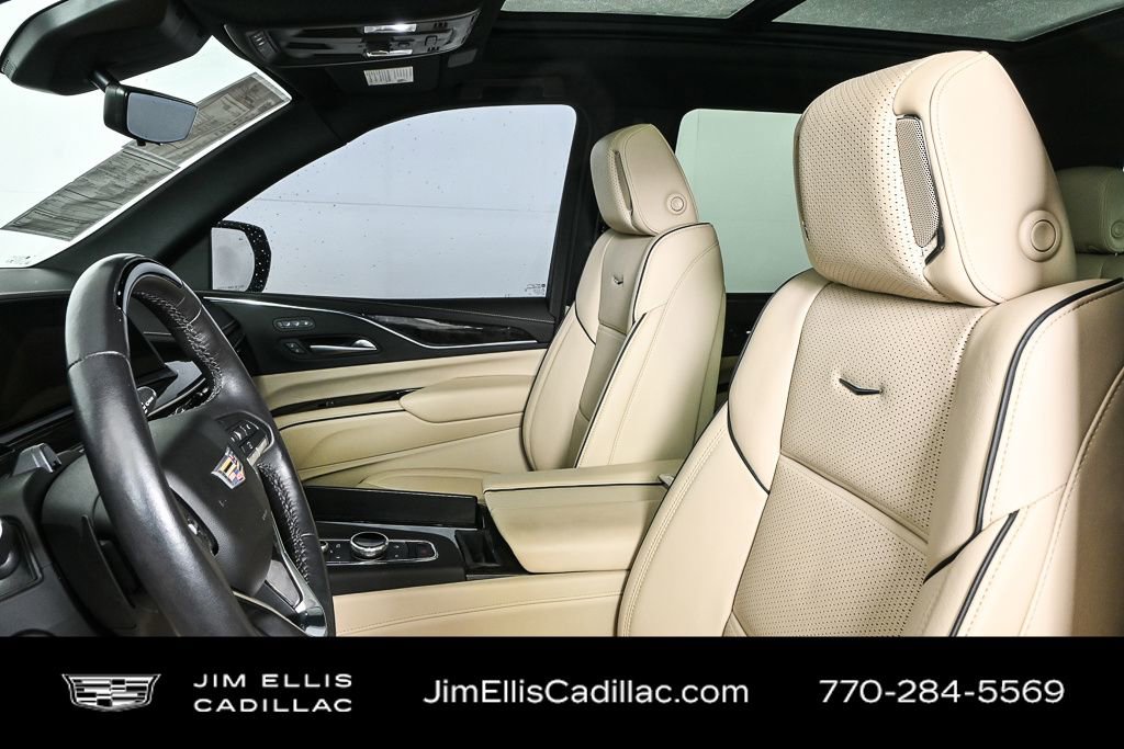 2024 Cadillac Escalade Premium Luxury photo 4