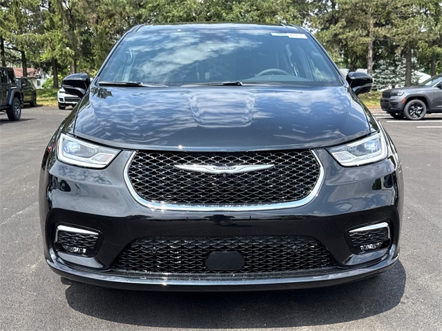 2025 Chrysler Pacifica photo 33