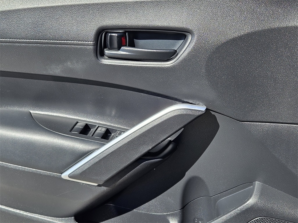 2022 Toyota Corolla Cross LE photo 20