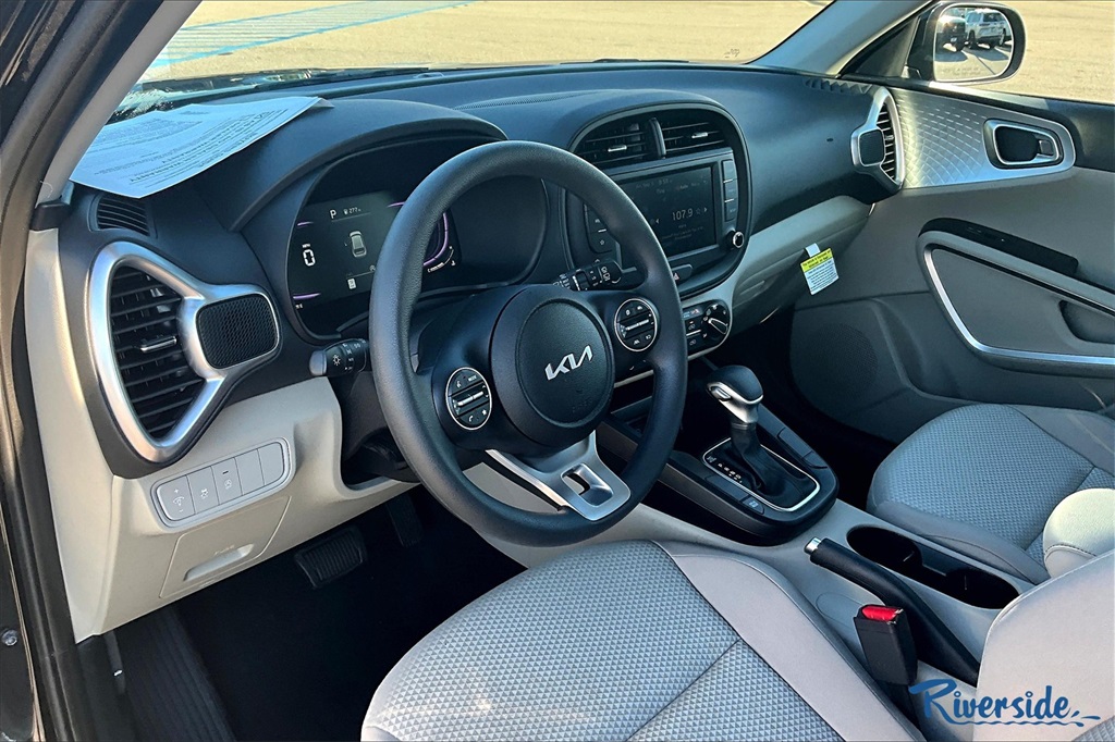 2025 Kia Soul LX photo 15
