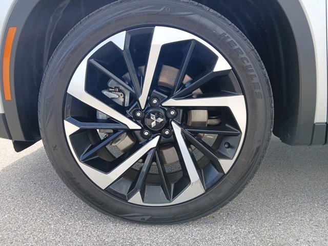 2024 Mitsubishi Outlander SE Black Edition photo 9