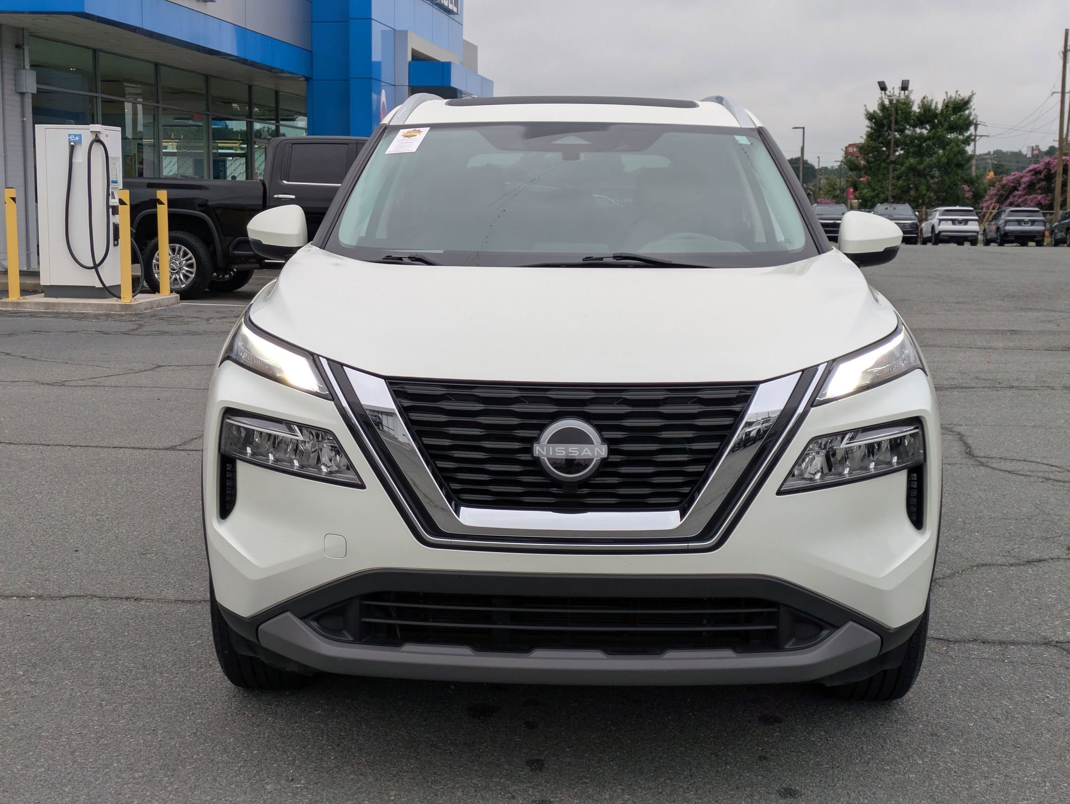 2023 Nissan Rogue SV photo 2