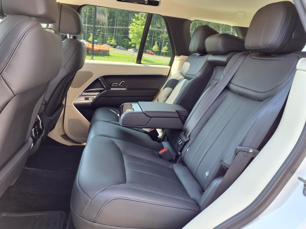 2024 Land Rover Range Rover SE photo 17
