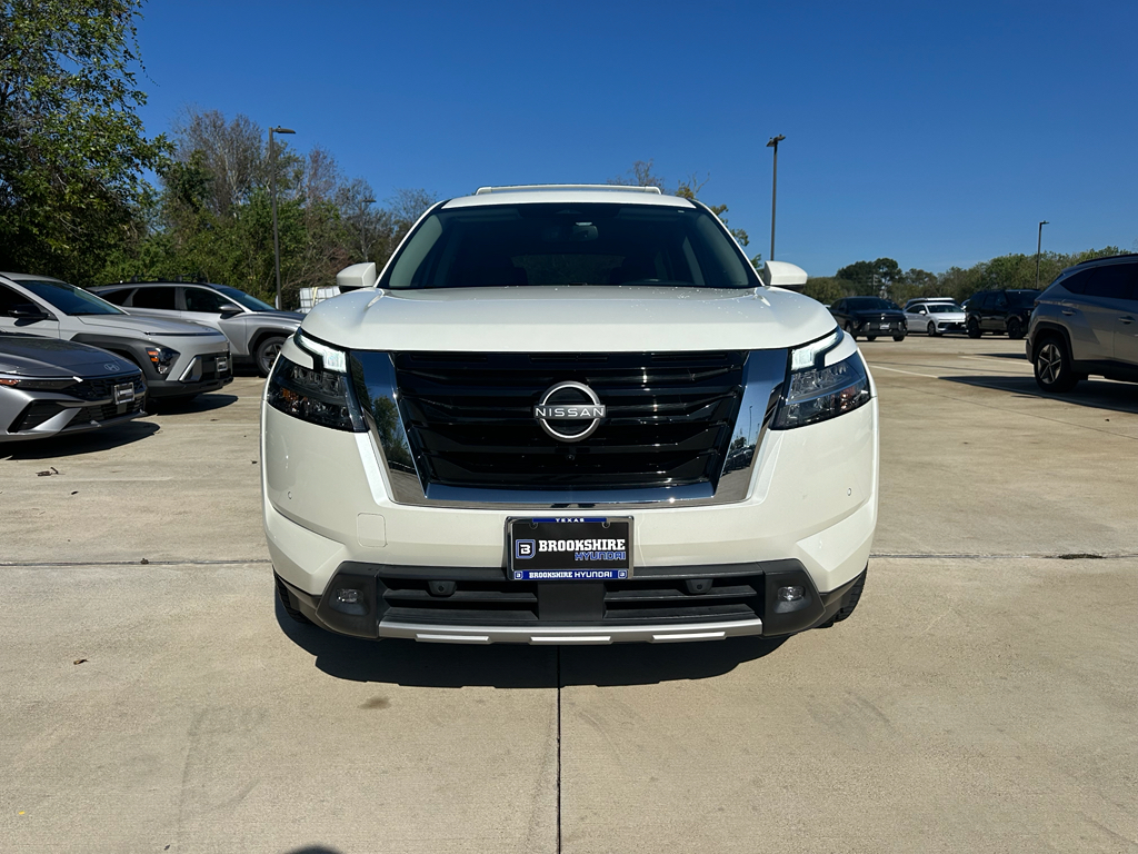 2022 Nissan Pathfinder SL photo 2
