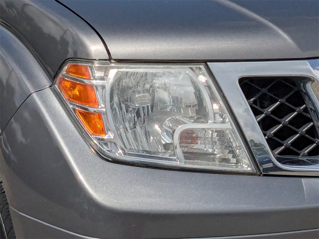 2019 Nissan Frontier SV photo 9