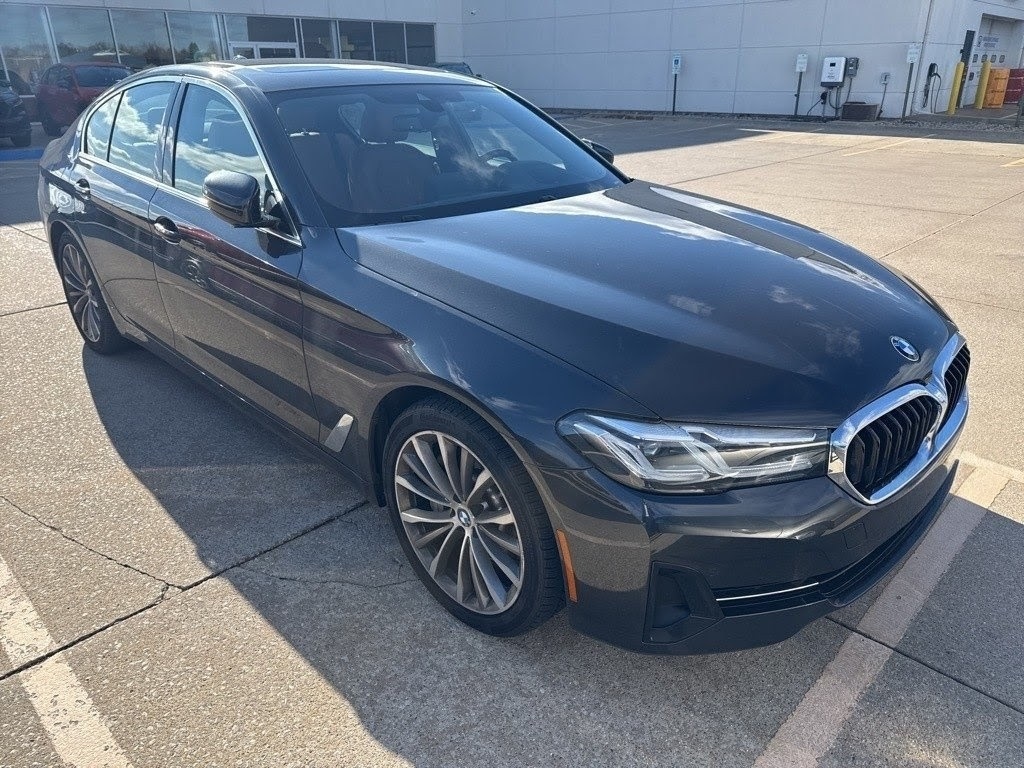 2022 BMW 5 Series 530i's photo
