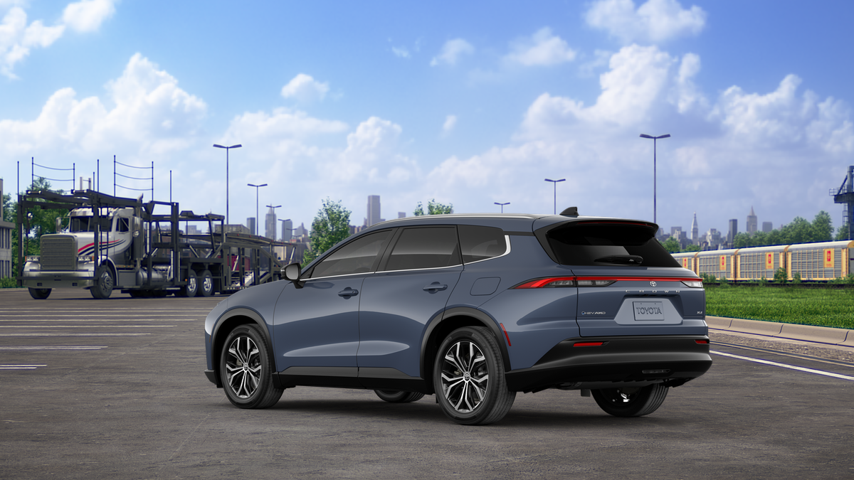 2025 Toyota Crown Signia XLE photo 3