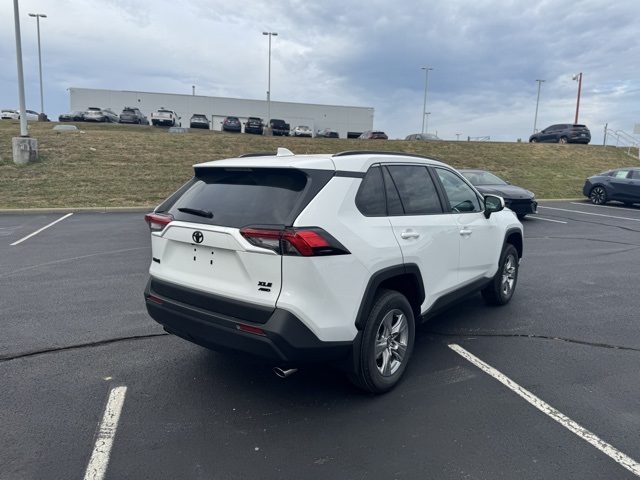 2025 Toyota RAV4 XLE photo 3