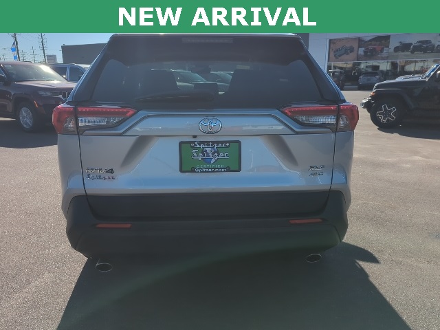 2022 Toyota RAV4 XLE photo 2