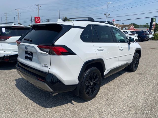 2024 Toyota RAV4 Hybrid SE photo 4