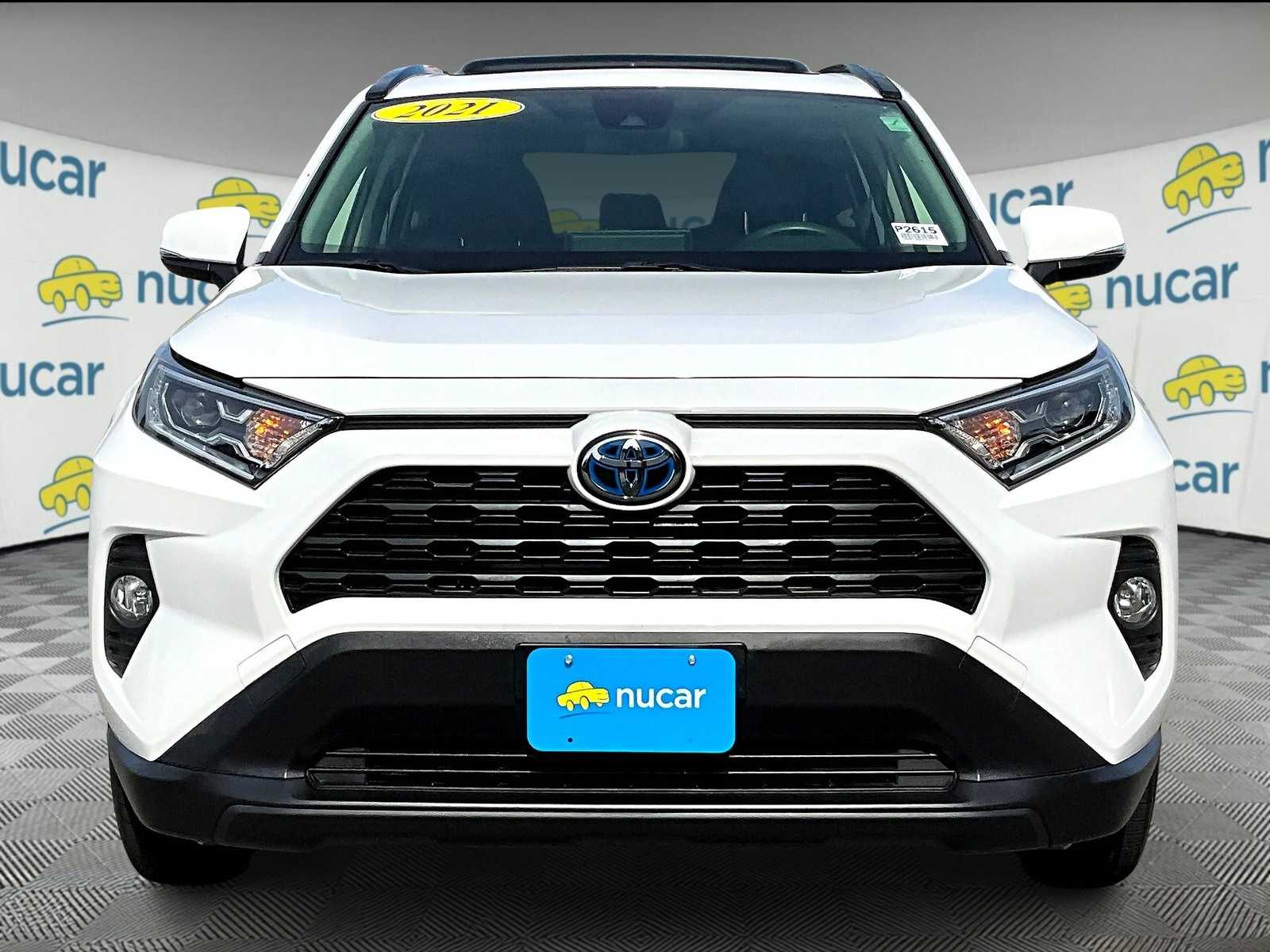 2021 Toyota RAV4 XLE photo 2