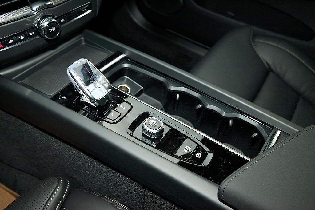 2026 VOLVO XC60 - Image 16