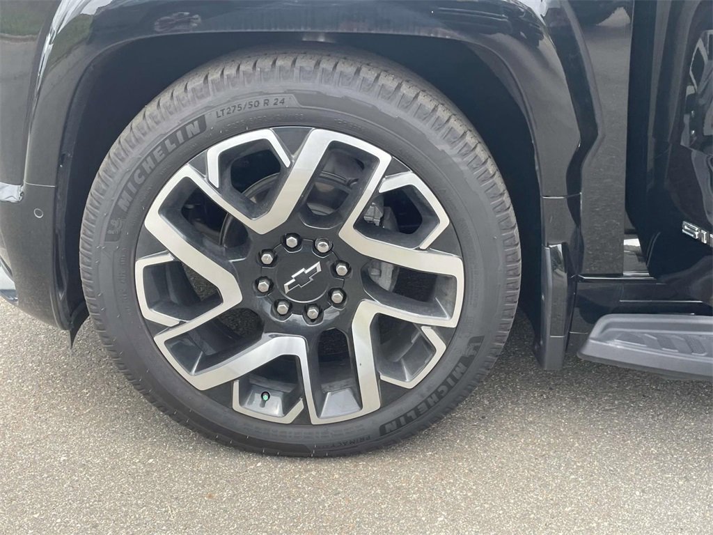 2024 Chevrolet Silverado EV RST photo 27