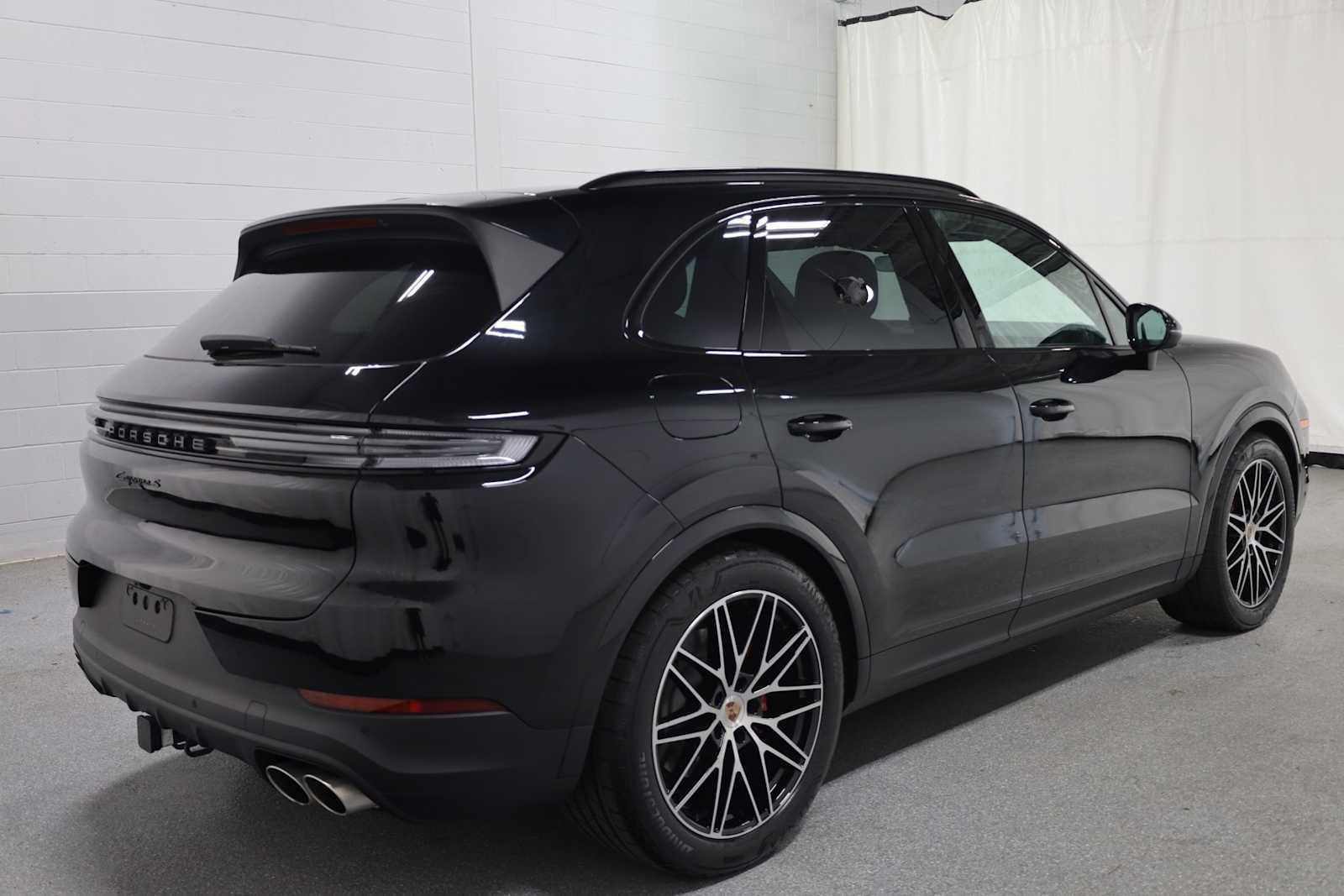 2025 Porsche Cayenne S photo 8