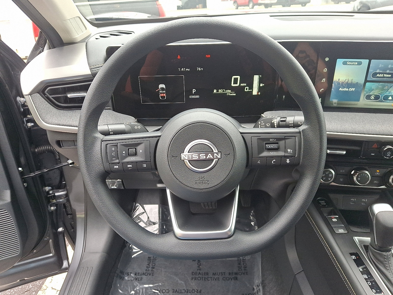 2025 Nissan Kicks SV photo 9