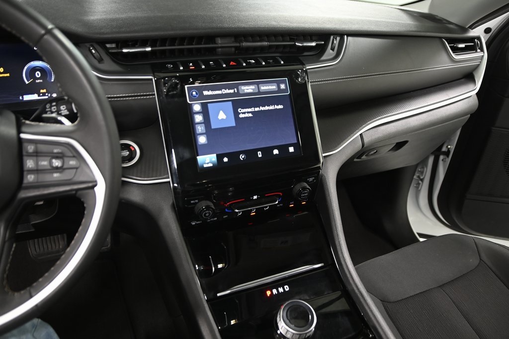 2023 Jeep Grand Cherokee Laredo photo 14