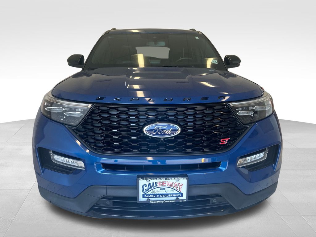 2023 Ford Explorer ST photo 2