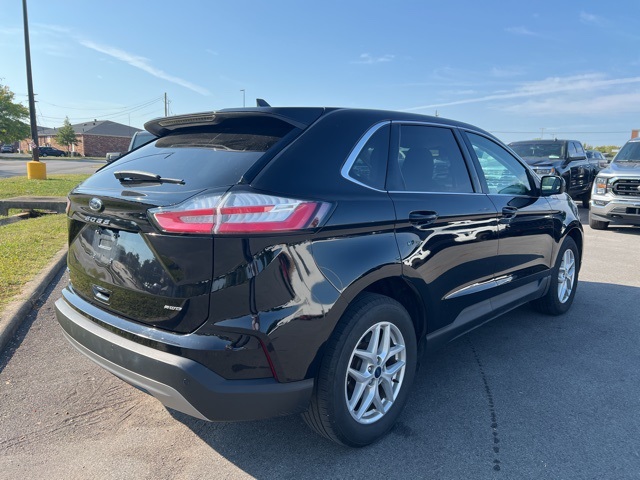 2022 Ford Edge SEL photo 5