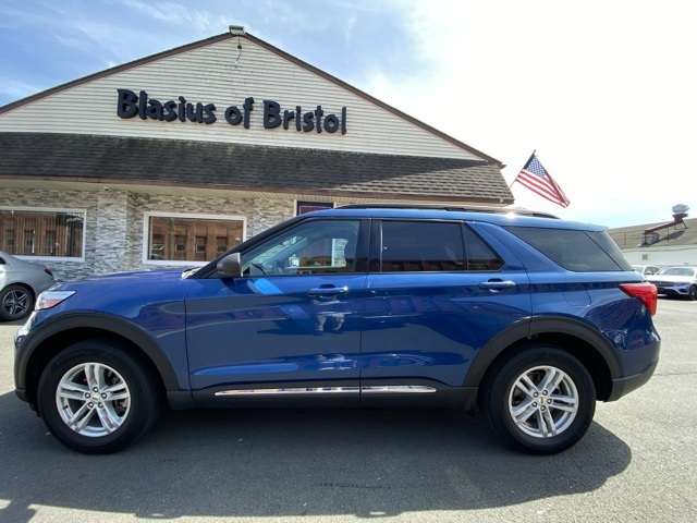 2022 Ford Explorer XLT photo 2