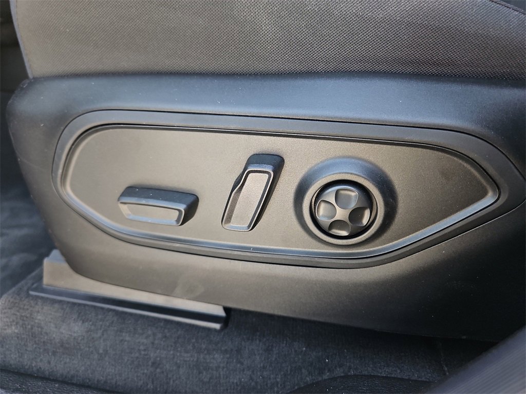 2025 Jeep Cherokee Laredo X photo 12