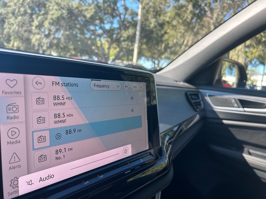 2026 Volkswagen Atlas Cross Sport SE Technology photo 2