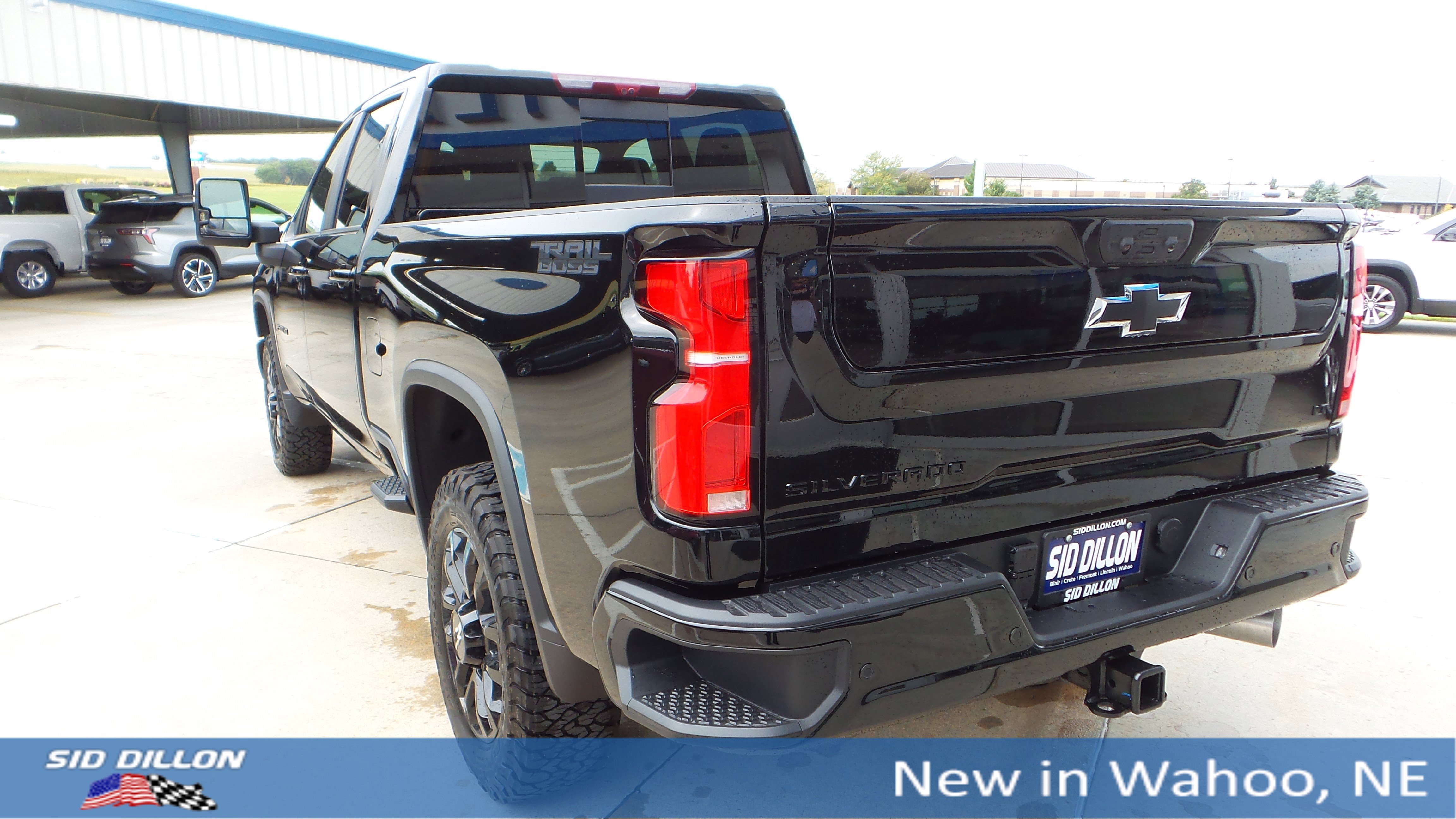 2025 Chevrolet Silverado 2500HD LT photo 2