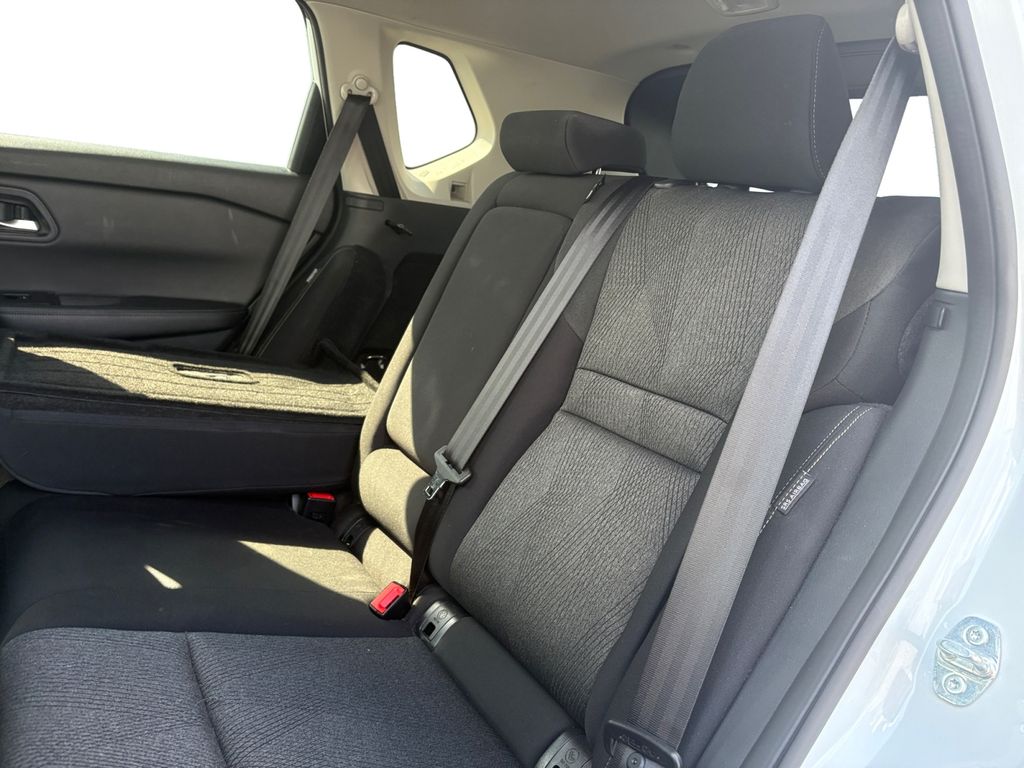 2024 Nissan Rogue SV photo 13
