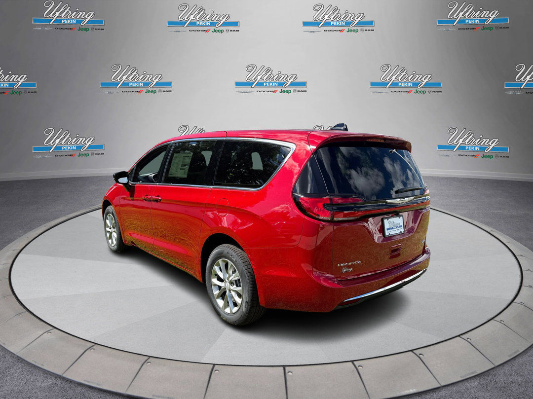 2026 Chrysler Pacifica photo 5