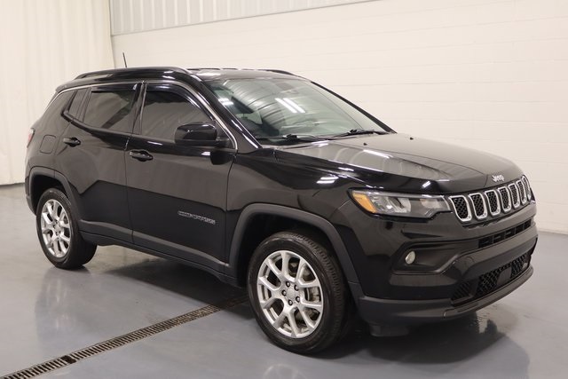 2023 Jeep Compass Latitude Lux photo 2
